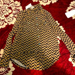 selling this blouse from Cleo’s. it’s perfect if you want to look professionally